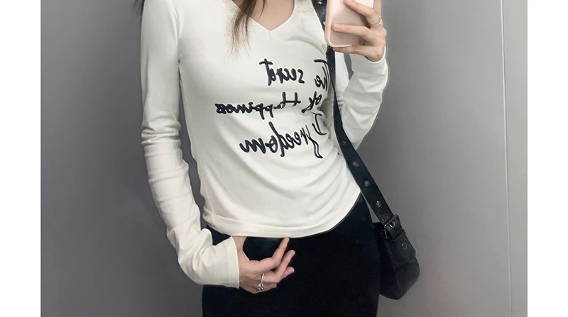 2025 New Black Retro Letter Print Shoulder V-neck Long-sleeved T-shirt Women's Early Autumn Slimming Short Top