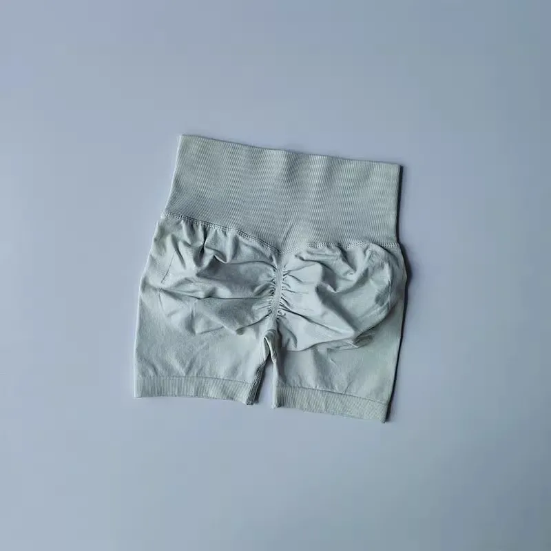 회색