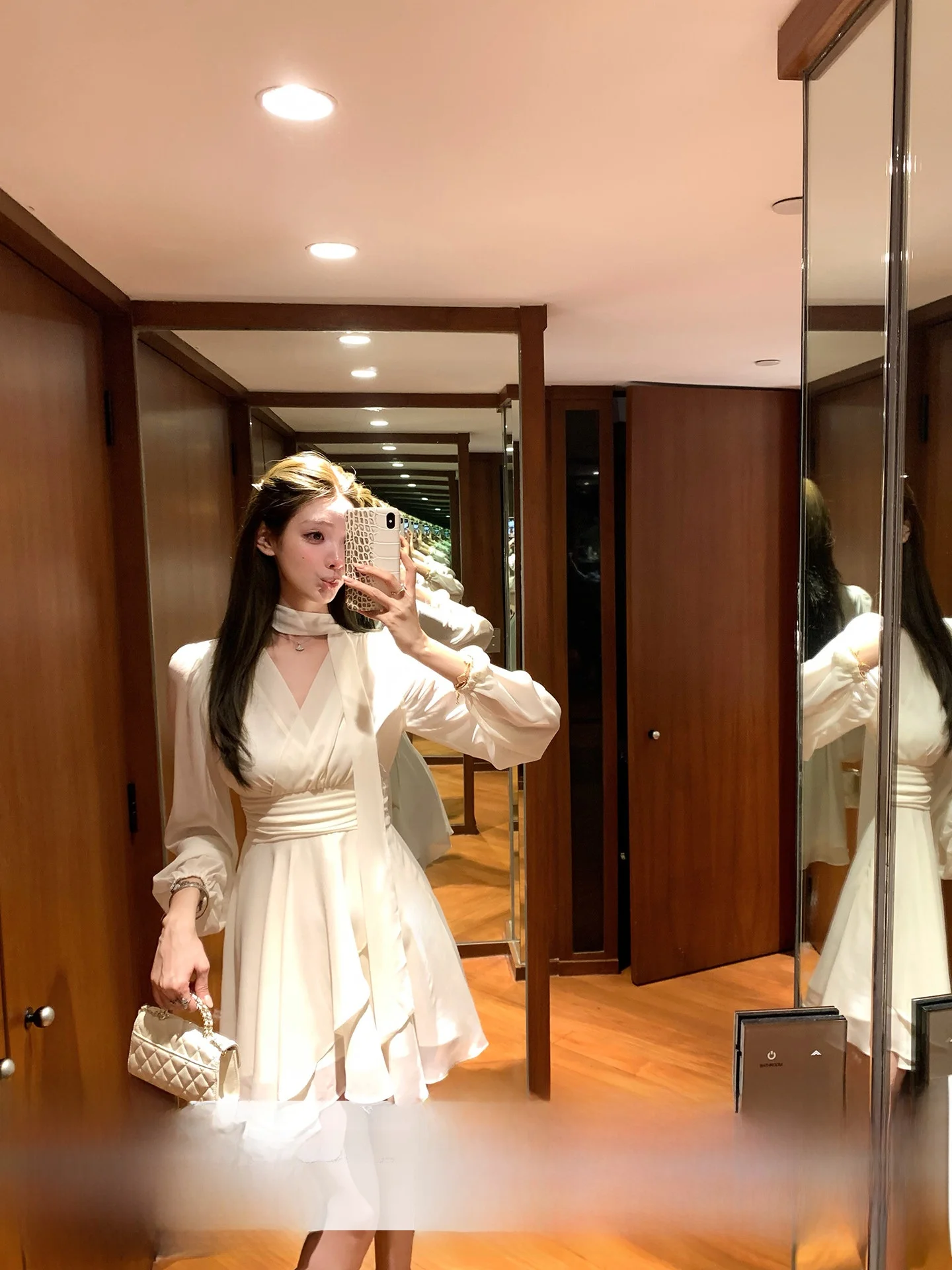 

Платье женское YOLI Zhang Yuli, французский стиль, абрикосовое, с длинным рукавом, V-образным вырезом, весеннее, повседневное, с завышенной талией, короткое