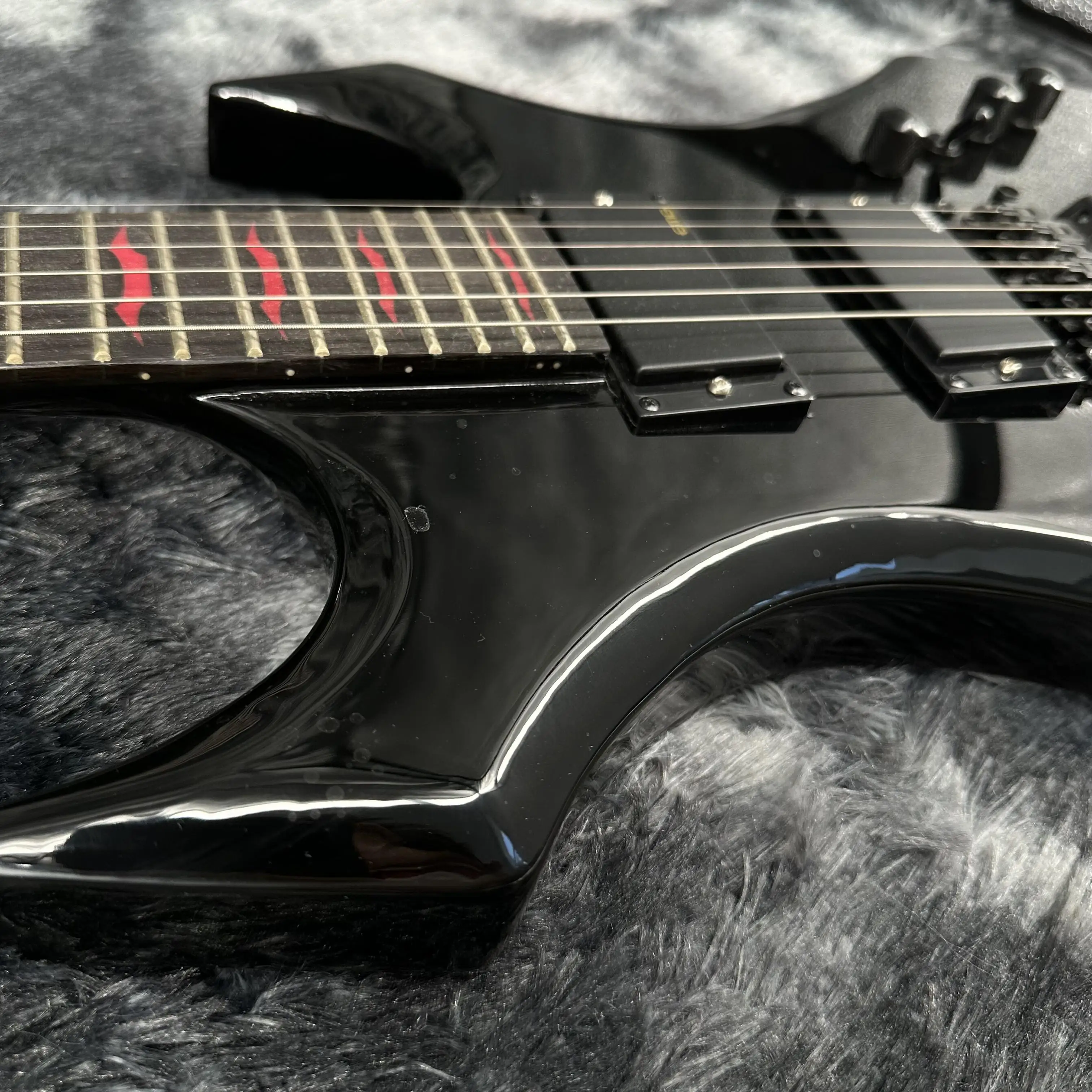 Classic Alien Black Electric Guitar - Sabre Design, Rosewood Fingerboard, Red Bat-Shaped Fretboard Inlays, Dual Pickups, Dual Tremolo System. Heavy Metal, Rock. Fast Shipping, Free Shipping. view 6
