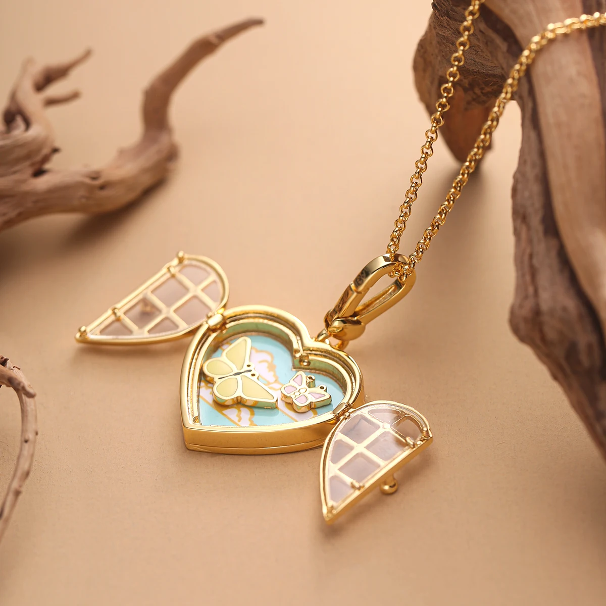 1Pc Trend Luxury Openable Butterfly Heart Pendant Necklace for Women Sweet Elegant Party Jewelry Keychain Pendant Halloween Gift