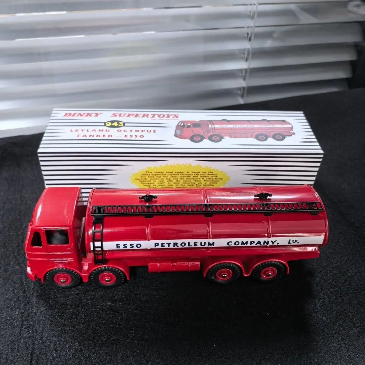 รถบรรทุกน้ำมัน Leyland Camion Citerne ขนาด 1:43 รถของเล่นโลหะผสมแบบหล่อขึ้นรูปและรถยนต์ของเล่น รถโมเดลขนาดเล็กสำหรับเด็ก