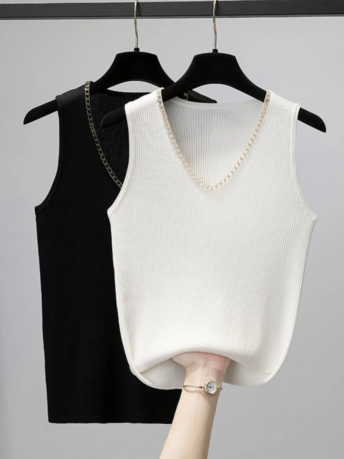 プラスサイズの女性の V ネックストラップタンクトップ痩身夏ファッショナブルなインナーウェアスベル小さいサイズのトップ韓国 Sle