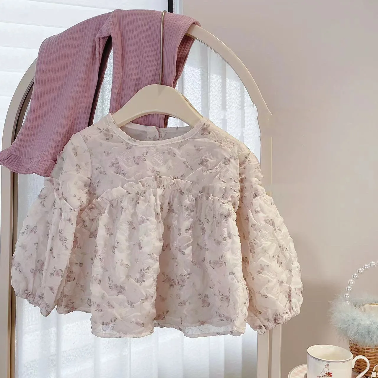 Two-piece Set Korean Style Children's Clothing Set for Girls Stylish Baby Autumn Outfit Bubble Sleeves Floral Top Lace Pants
