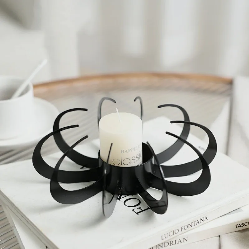 

Retro Candlestick European Metal Claw Shape Candle Lantern Aromatherapy Candle Cups For Wedding Bar Party Home Table Decoration