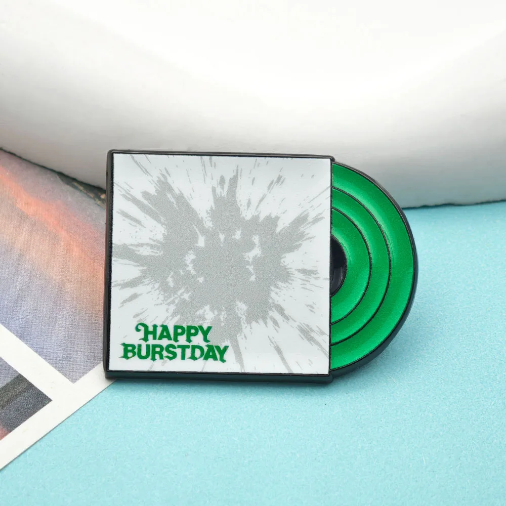 Happy Birthday Brosche, lustiges Geburtstagsgeschenk, Metall-Anstecknadel, grauer Tintenspritzer, grünes Vinyl-Schallplatten-Abzeichen, kreativer Schmuck für Fans – Detail 11