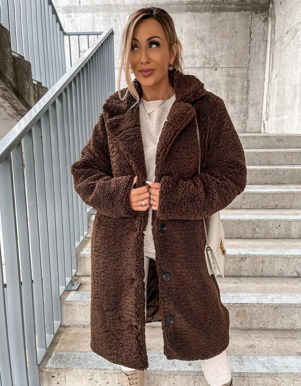 

Women's Warm Autumn Winter Long Sleeve Outerwear Jacket Elegant Turn-down Collar Double-sided Velvet Polyester Lining