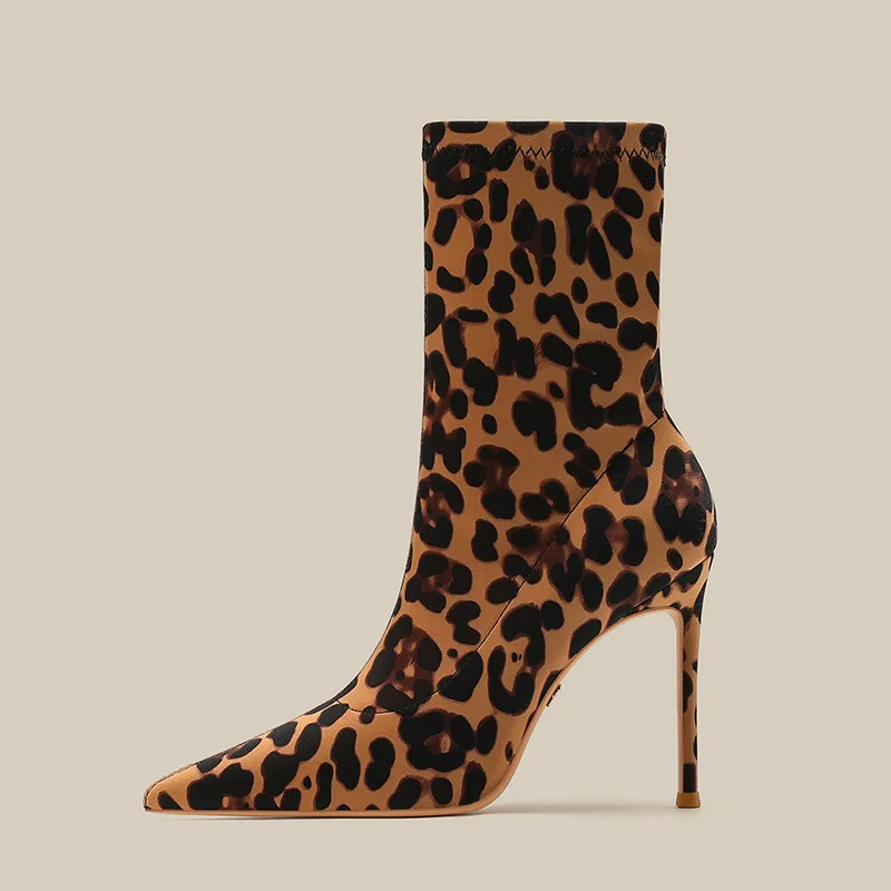 New leopard print boots for women, versatile winter style, slim boots, leopard print pointed toe, slim heels, suede high heels