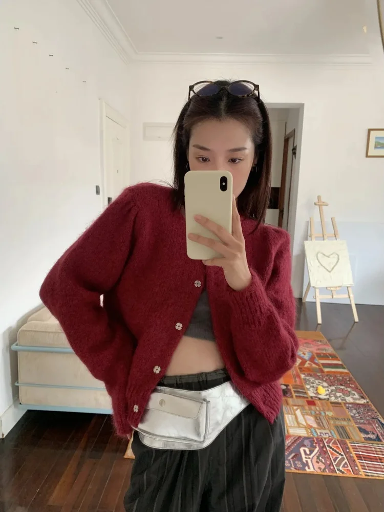   Miękki kardigan damski z dzianiny z wełny merino, luźny krój, długi rękaw, okrągły dekolt, długość do kolan.