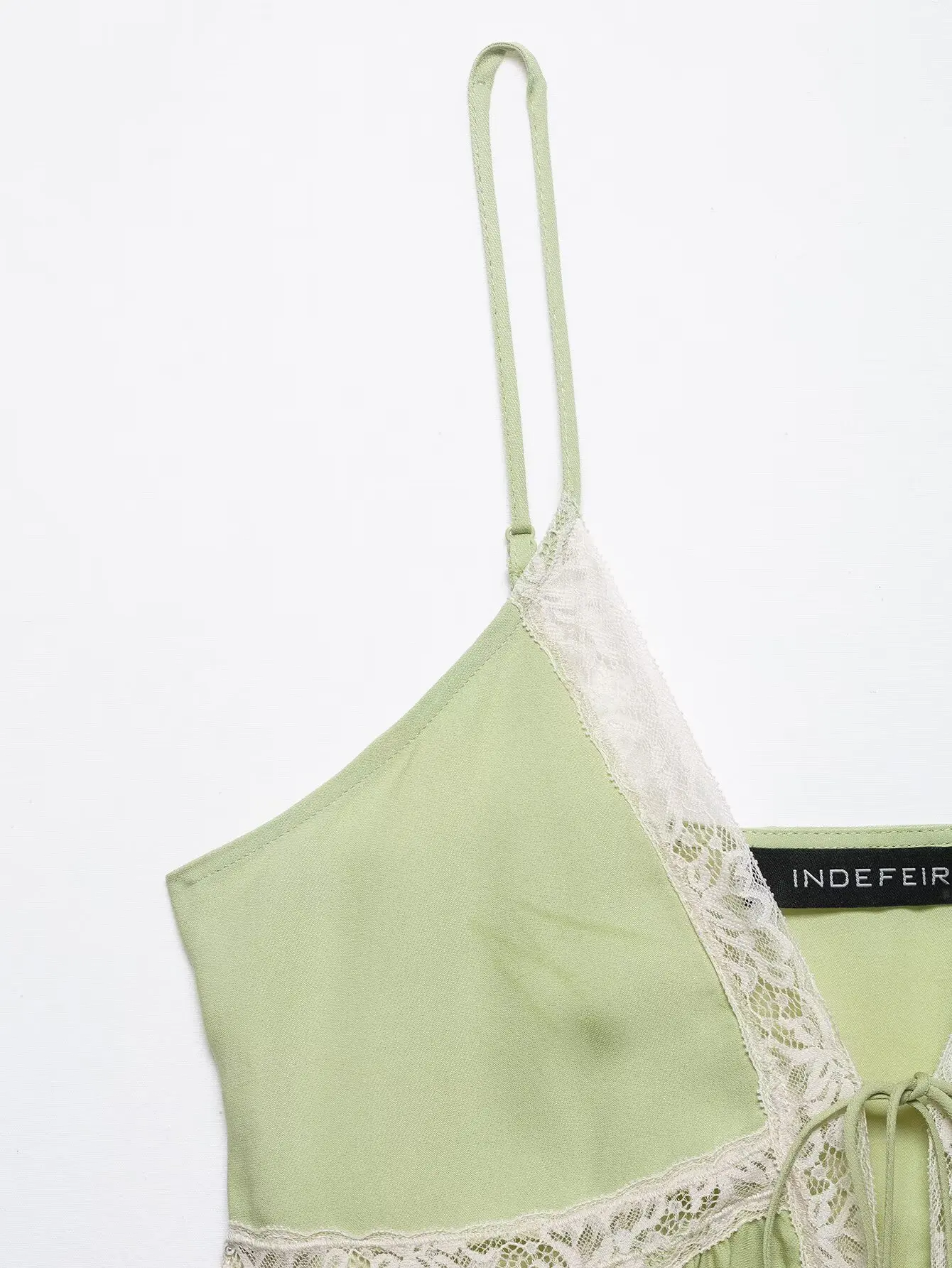 HH Damen Sommer Elegantes Spitzenbesetztes Cami-Top, Grünes Satin V-Ausschnitt Babydoll-Trägertop, Y2K Süßes Lässiges Urlaubs- und Ausgeh-Top – Detail 4