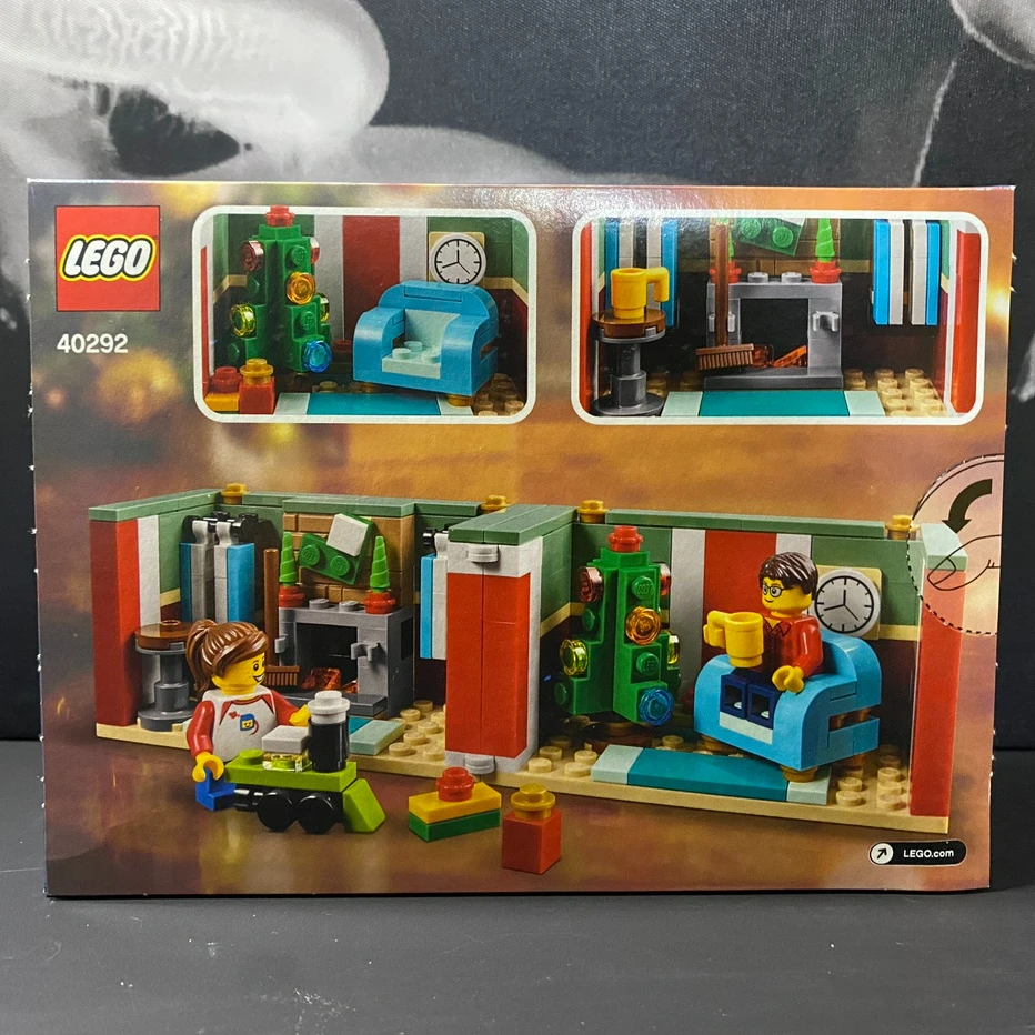 LEGO 40292 Buildable Holiday Present 2018 Store Limited Edition for Kids Boys Girls Ages 7+ Birthday Christmas Gift (301Pieces)