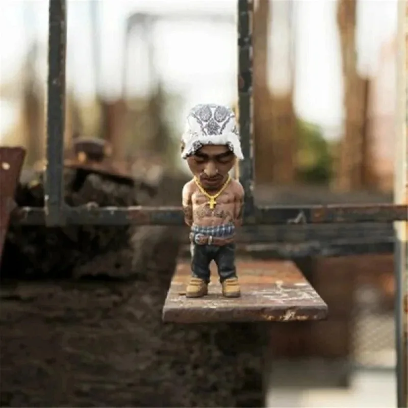 

Creative Figurine Hip Hop Star Desktop Statue Cool Rapper Doll Home Office Decor Collectible Gift for Fans