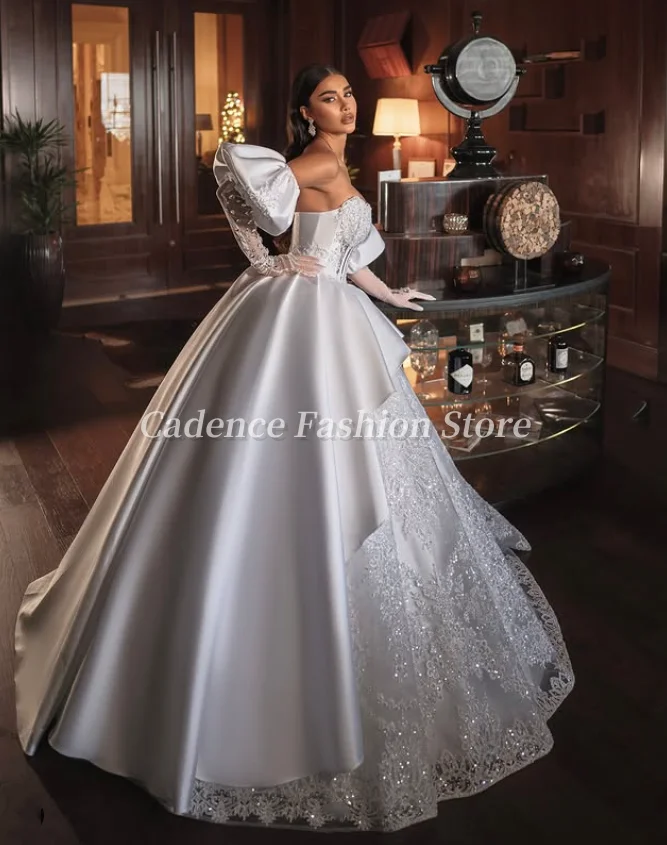 Robes de mariée princesse arabe sans bretelles blanches de luxe personnalisées, Corset en dentelle appliquée, robes de mariée en Satin de dubaï, 2025