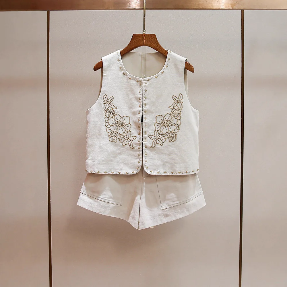 

Elegant Chinese Style Embroidered round Neck Vest And Shorts Set for Women High End Autumn Collection Fashionable Commute Wear