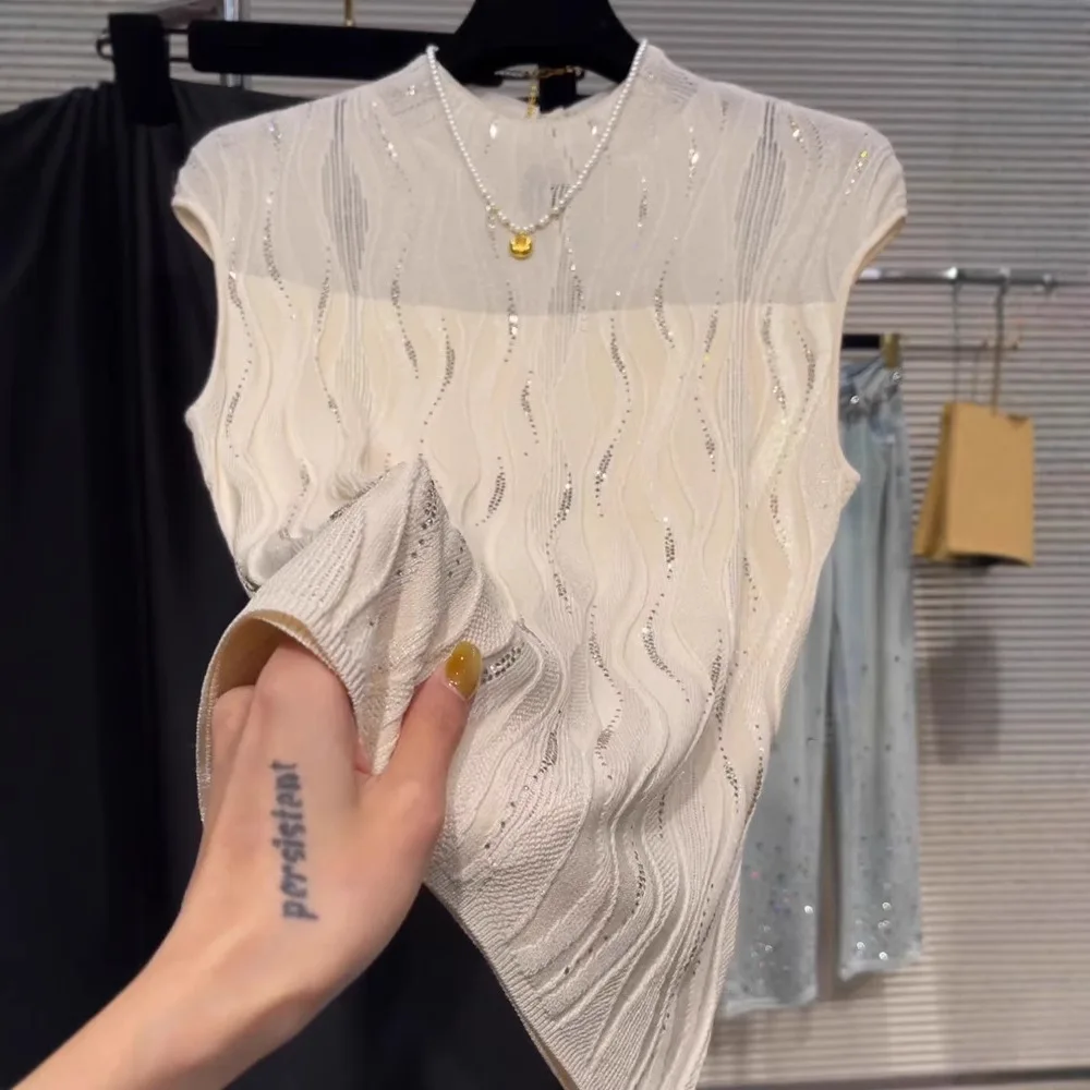Summer new beige water ripple hot diamond sleeveless knitted sweater for women, unique and stylish, slimming and versatile