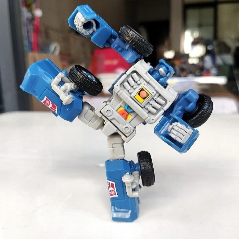 

On Sale Hasbro Transformation Toys Beachcomber Legacy Evolution Deluxe Action Figure Robot Collectible Hobby Model In Stock