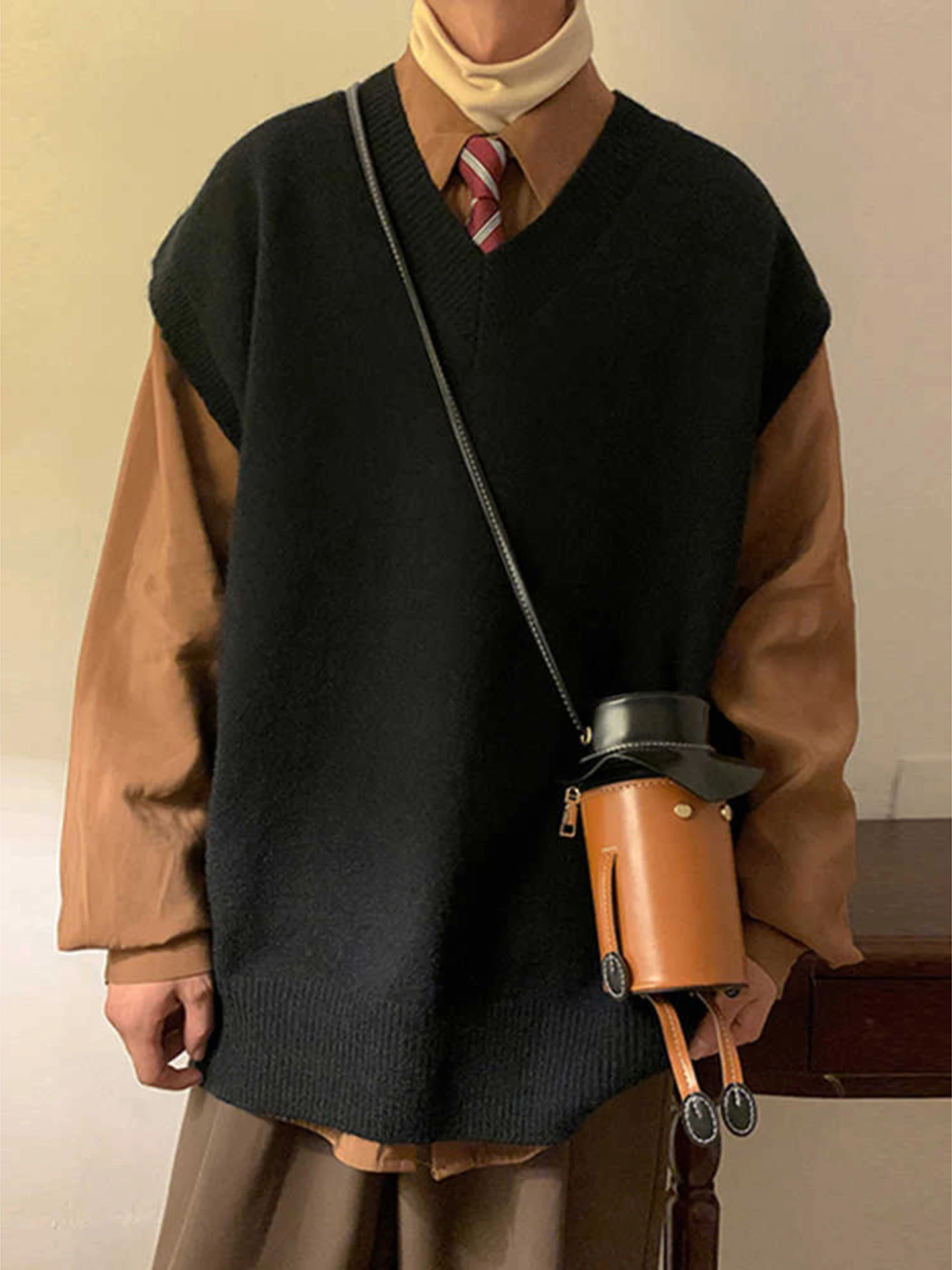 

Вязаный жилет с V-образным вырезом, однотонный, в стиле кэжуал, верхняя одежда для мужчин и женщин, модный, с открытыми плечами, осенне-зимний, трендовый.