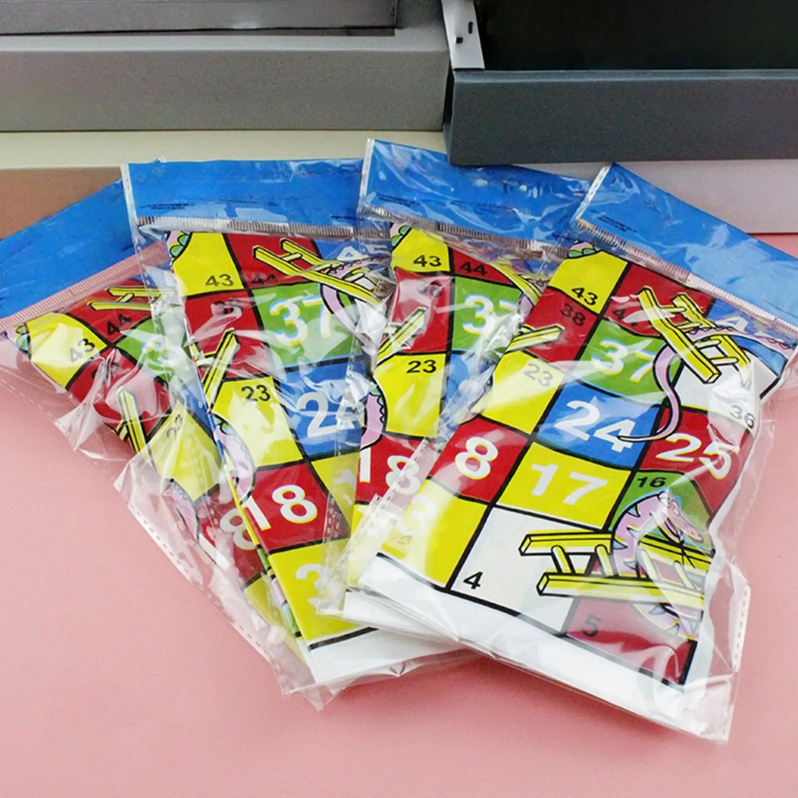 Mini cobras e escadas conjunto de jogo de tabuleiro ou brinquedo de xadrez dobrável com design compacto para família crianças adultos 	 Viagens de festas