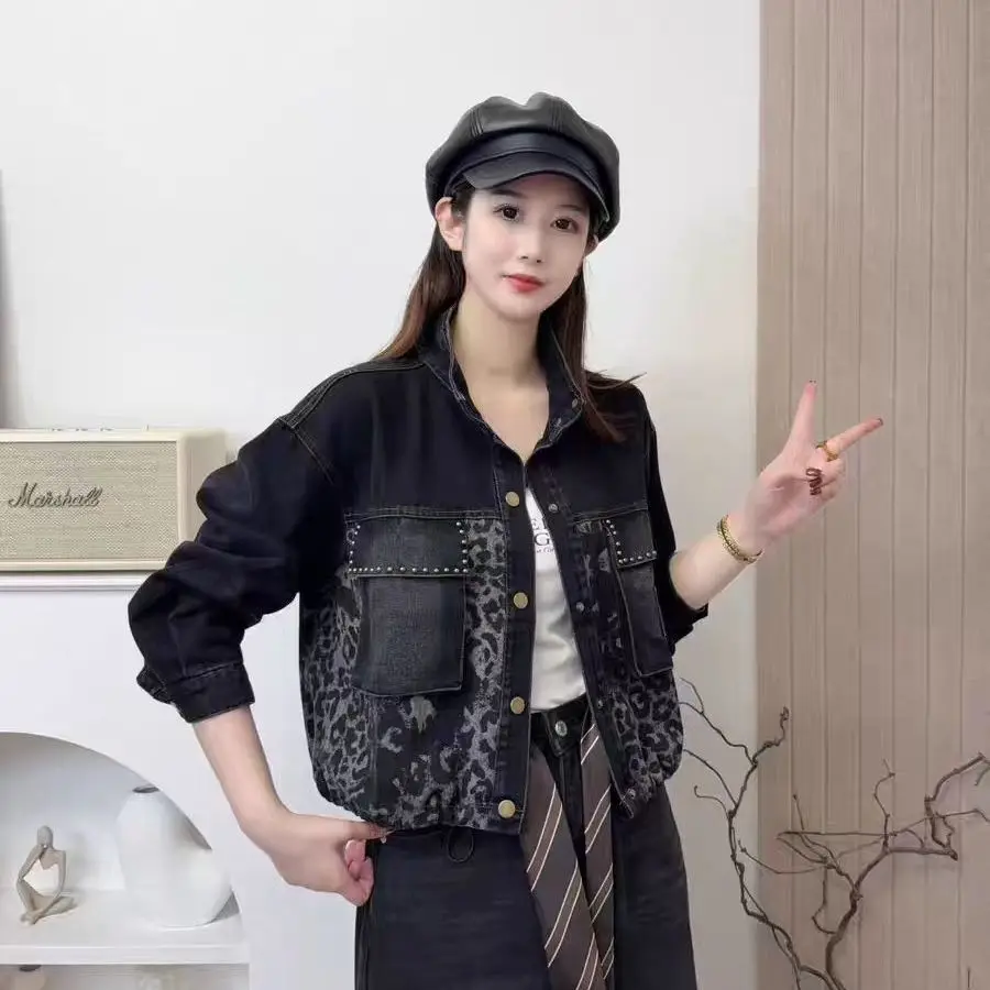 

Новая модная тенденция осени 2026: Женская джинсовая короткая куртка с леопардовым принтом и вставками, уличный стиль, на кнопках, с длинными рукавами, кардиган-топ