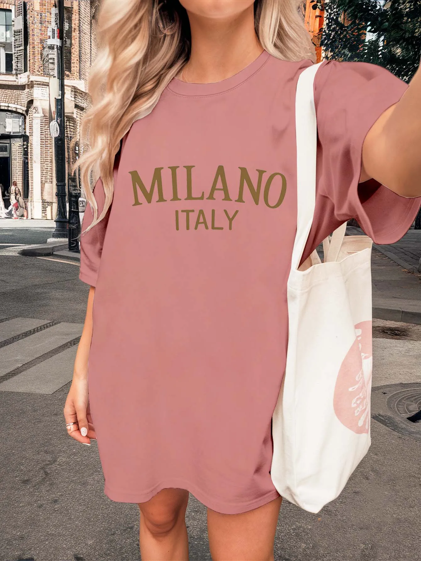 Vestuário projetado plus size perfeito para mulheres que proporciam elegância refinada e estilo de moda internacional moderno