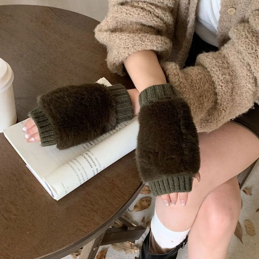 Fashionable Warm Knitted Gloves Soft Windproof Gloves Polyester Faux Fur Winter Women Gloves Writing