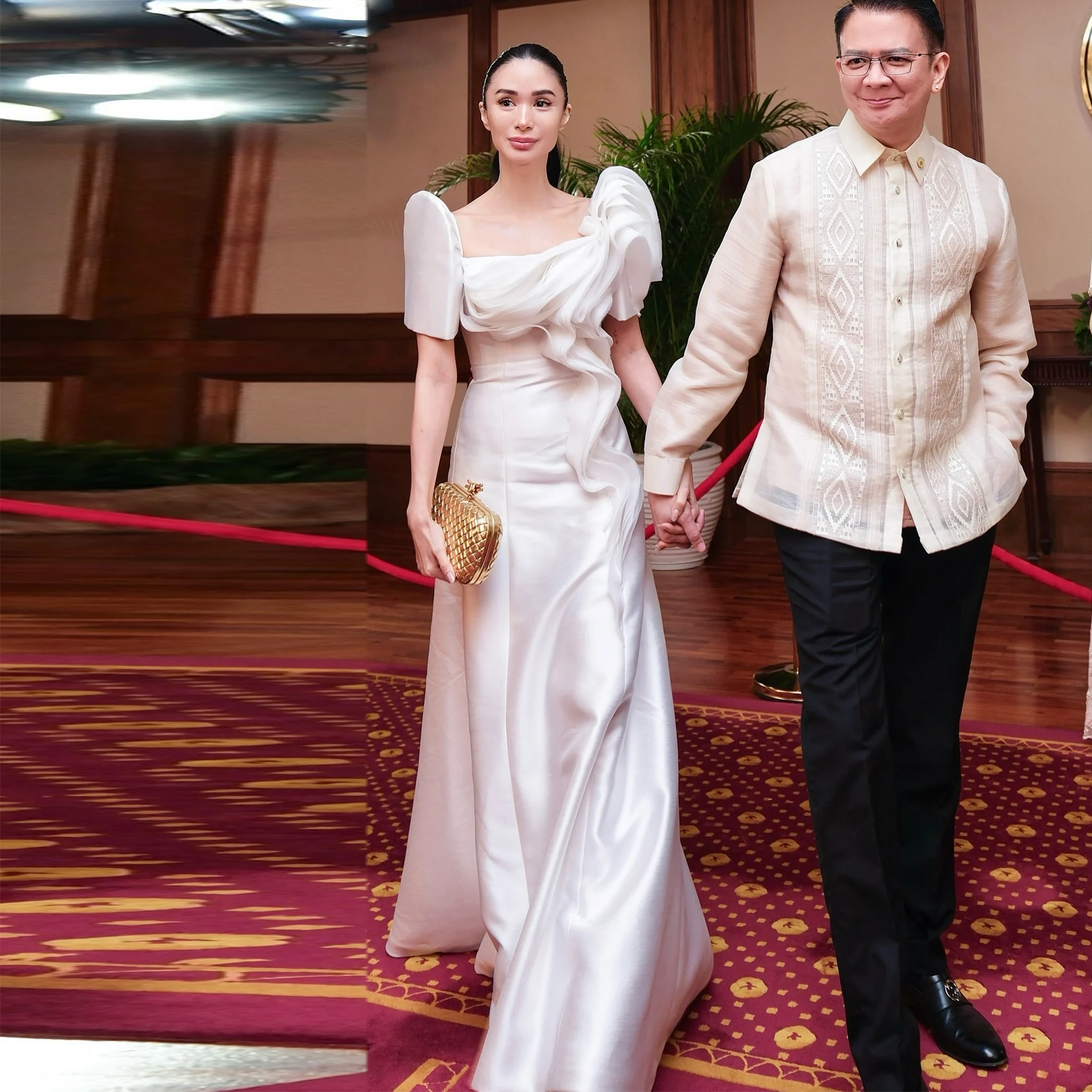 

White Satin Evening Gowns Puffy Short Sleeves A Line Prom Dresses Zipper Back Formal Party Dress Women Wedding Party Dress