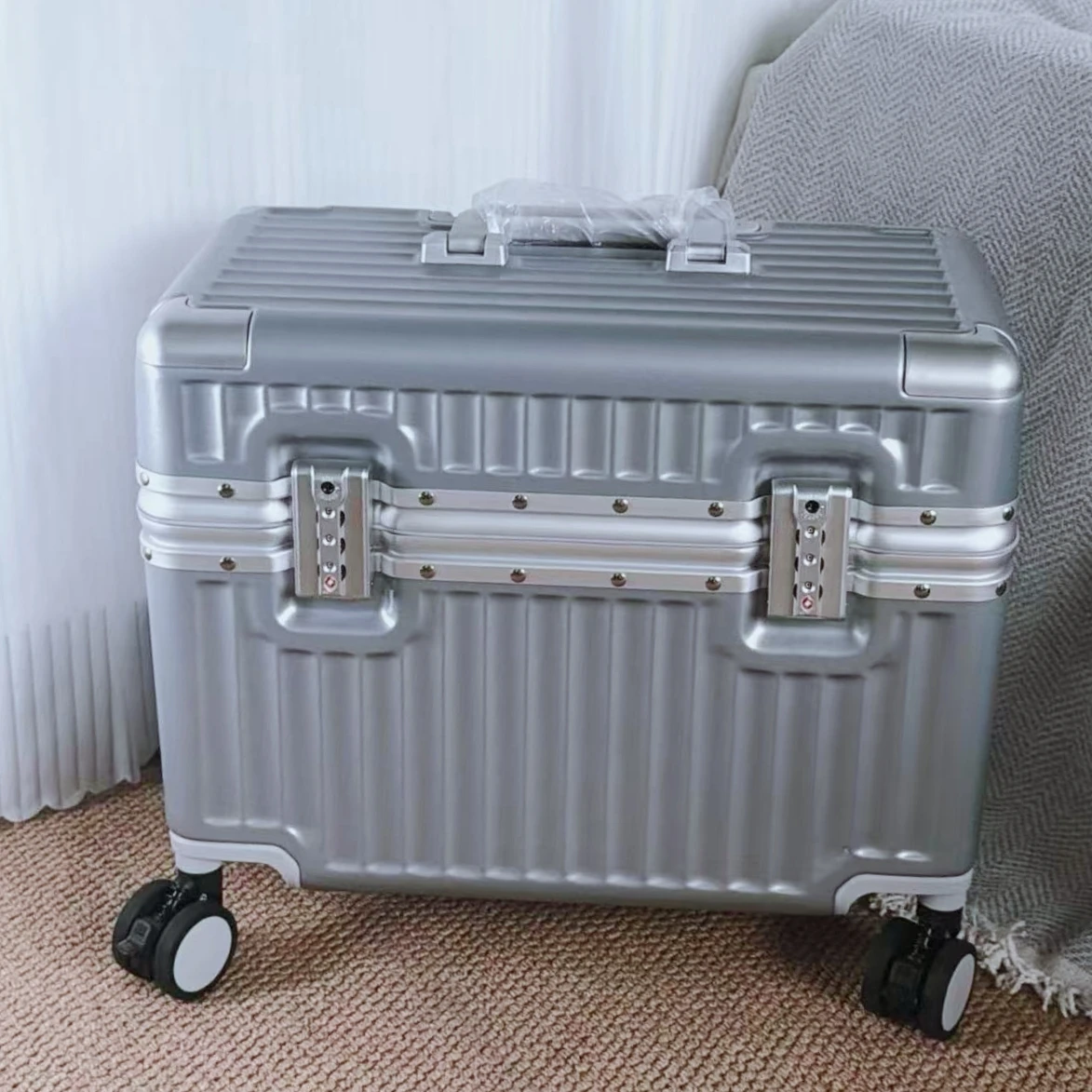 Top Opening Suitcase 18/20 Boarding Carry-on Travel Photographer Rolling Luggage PC Material with Aluminum Alloy Frame TSA Lock