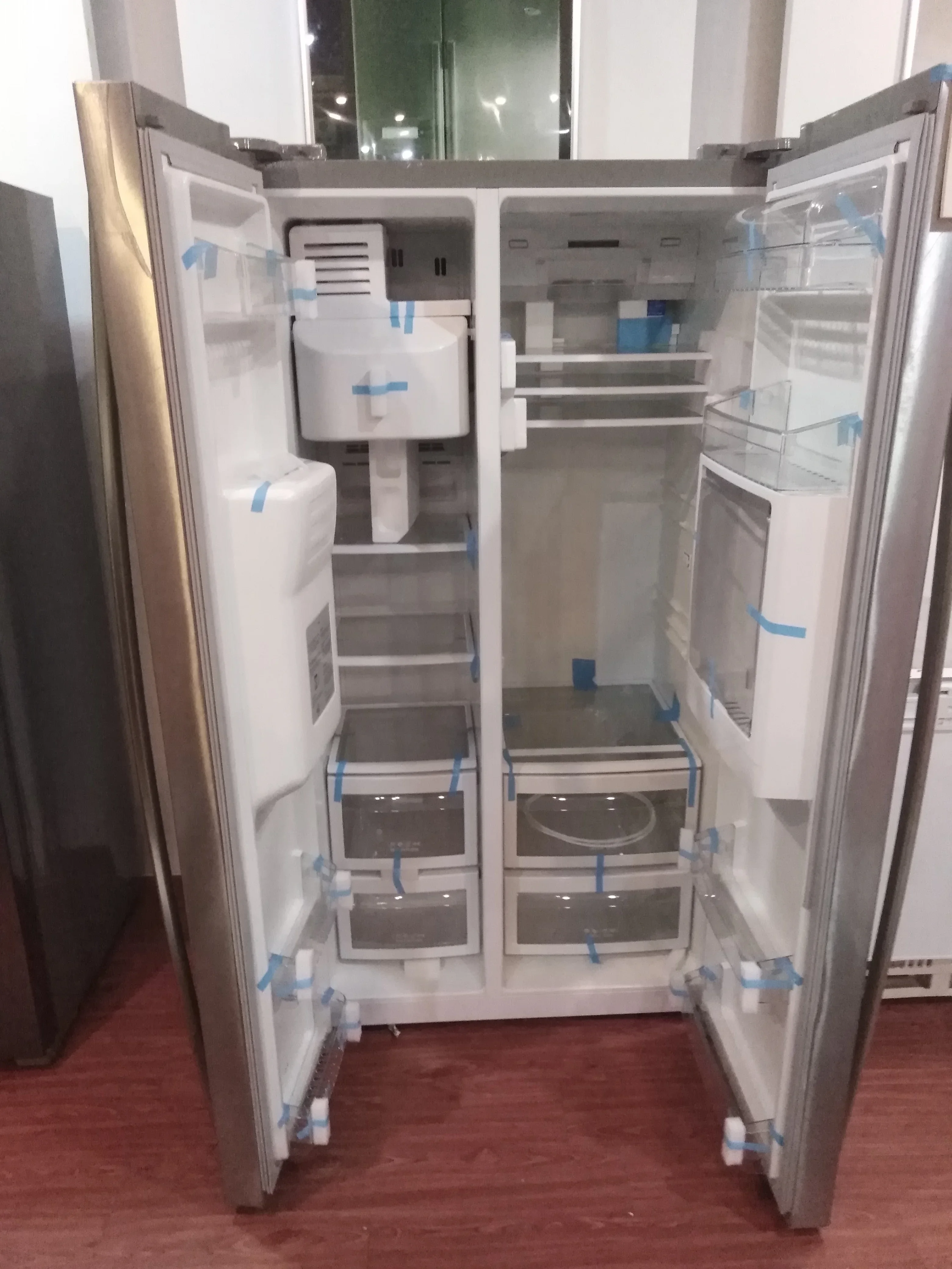 Side By  Refrigerator with Super Freeze and Auto Ice Maker Features