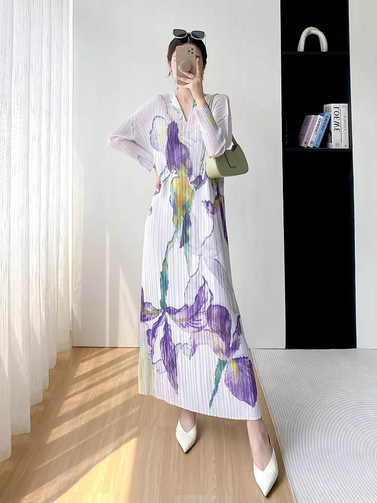 

Three Zha Artistic Creations Printed Pleated Long Dress New V-neck Sleeveless Midi Fashionable Age-defying Long Dress