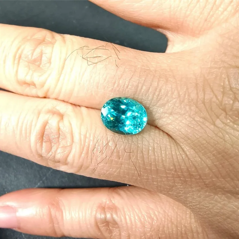 Laborgezüchteter Paraiba-Saphir im Ovalschliff, hochwertiger, im Labor hergestellter Edelstein für die Herstellung von Schmuckstücken, inklusive Zertifikat. – Detail 4