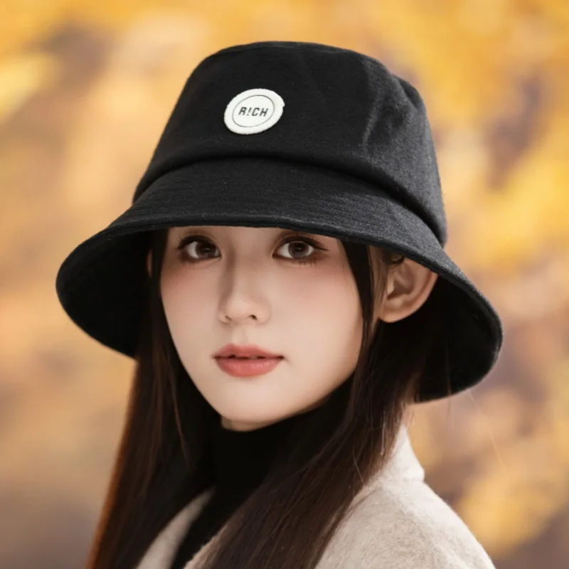 Korean Style Simple Letter Wide Brim Bucket Hat, Fashion Basin Hat with Round Letter Patch, Suitable for Outdoor Trips in Autumn