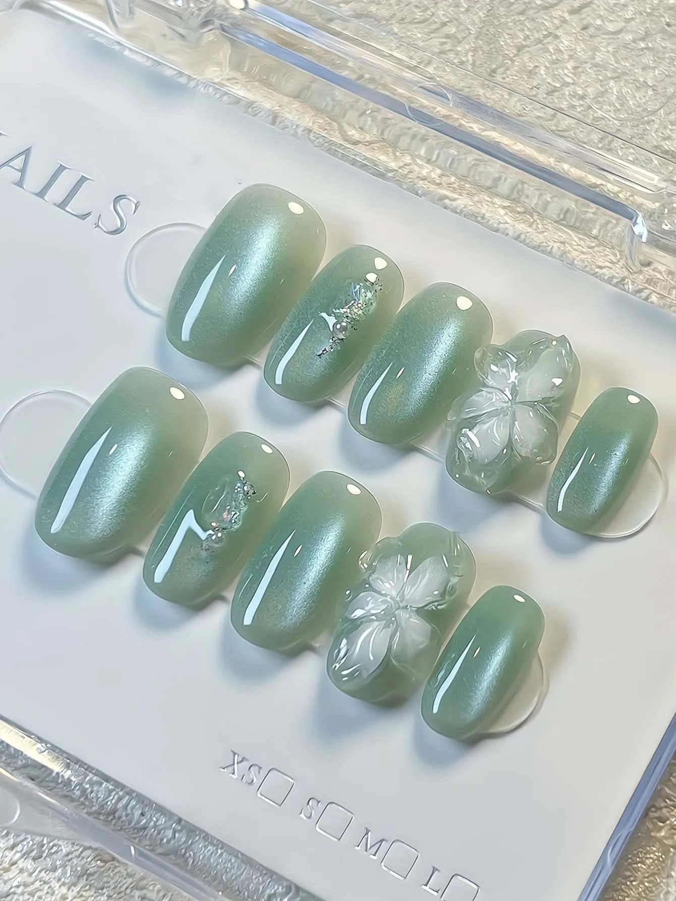

​​10pc Emerald Jelly Nails Oval w/hand-carved lily florals. Reusable. Kit: glue,stick,file. Festival gift-ready for all-style