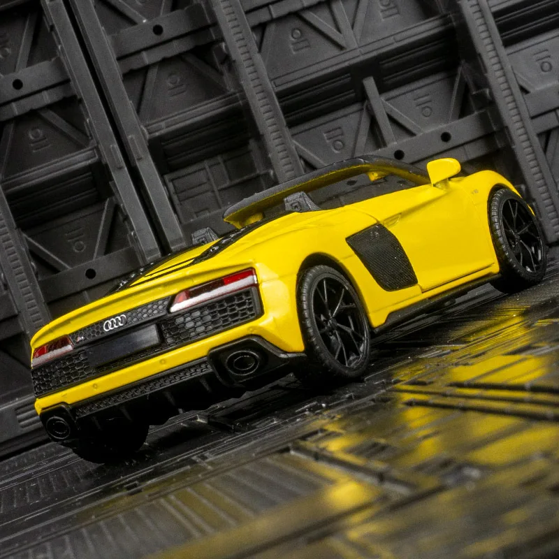 

1:32 моделирование R8 SPYDER, модель спортивного автомобиля из сплава, трансформируемая игрушечная машинка для мальчика со звуком и световой обратной связью