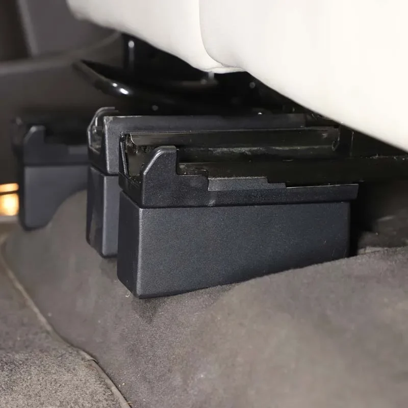 

For Land Rover Discovery 5 LR5 2017-2025 Carbon Steel Black Car Second Row Seat Heightening Stand Car Interior Accessories