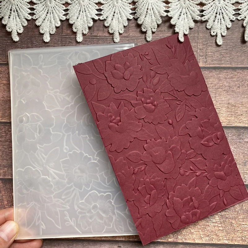 Chrysanthemenblüten-Blumendesign, Hintergrunddesign, 3D-geprägter Ordner – strapazierfähiger weißer Kunststoff, einfach zu verwenden für die Kartenherstellung a