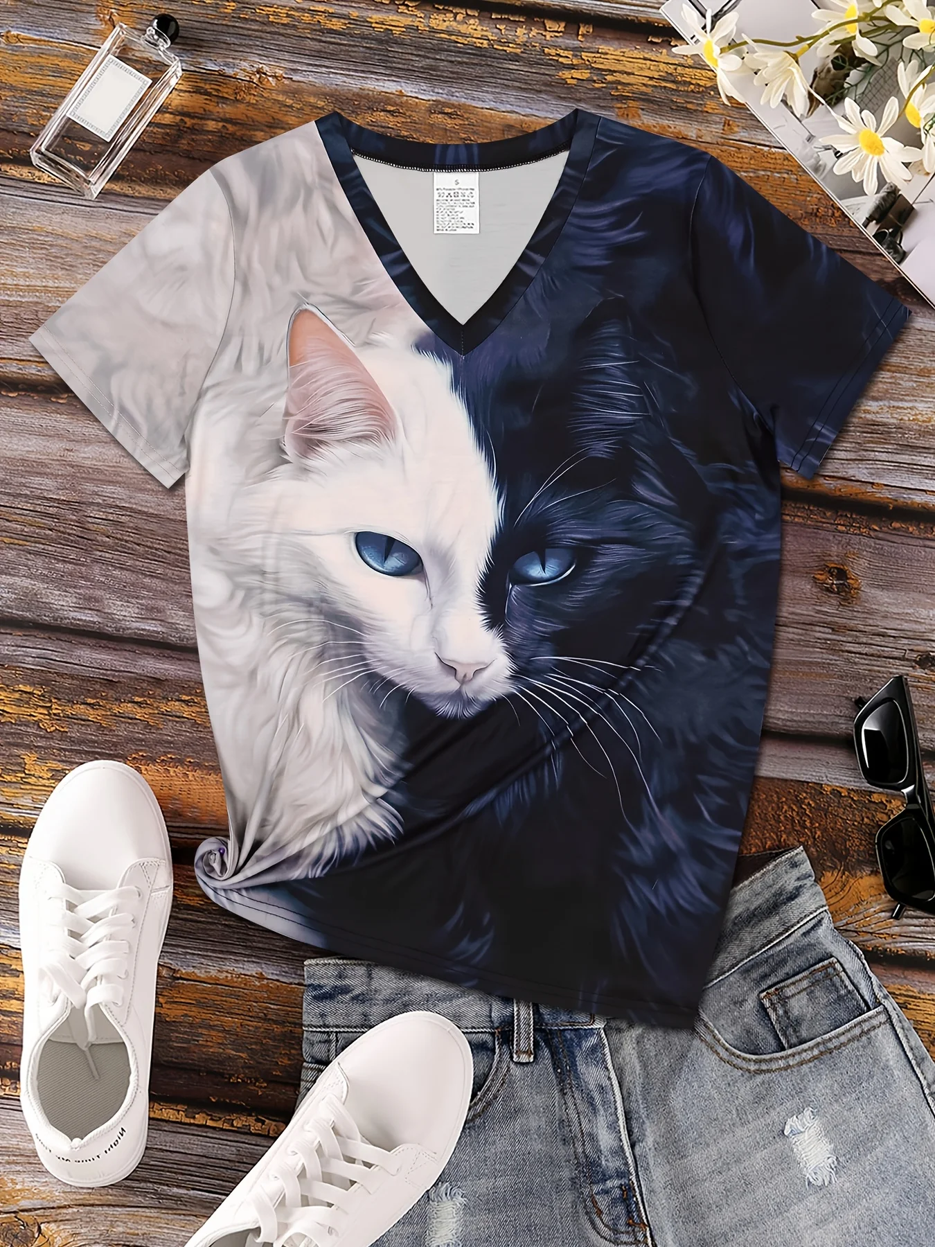 

Women's Summer Short-sleeved T-shirt 3D Cat Print V-neck Breathable T-shirt Abstract Gradient Animal Pattern T-shirt.