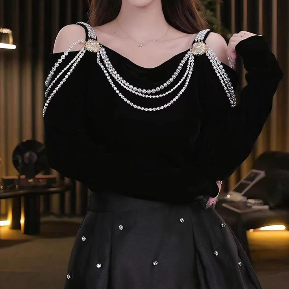 الفرنسية الصغيرة عبق نمط الأزياء حبة تصميم خارج الكتف طويلة الأكمام تي شيرت 2025 الخريف جديد رقيقة أعلى الإضافية