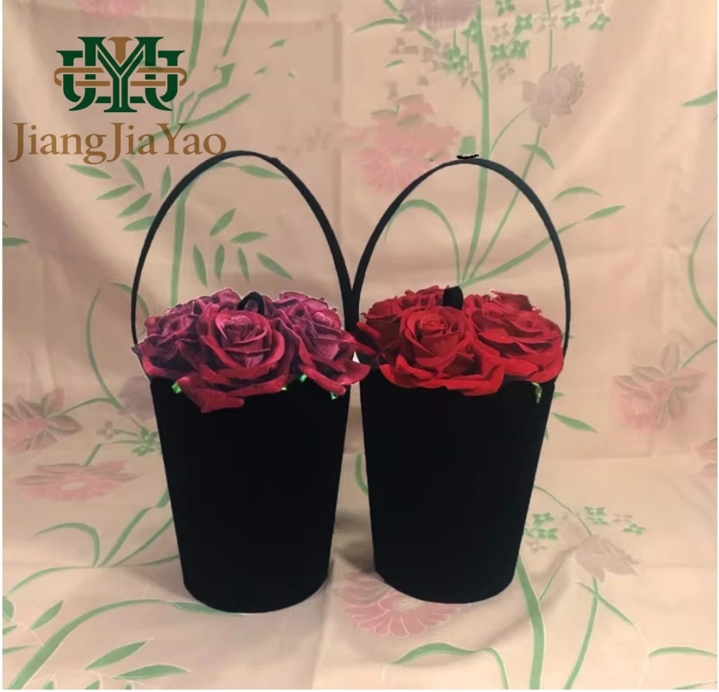 

Women's Velvet Rose Handbag Niche Fashion Design Ladies Retro Bucket Bag Large Capacity Vintage Bag Party Bag Female