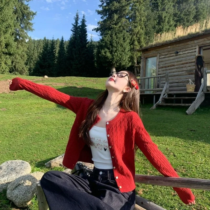 A Red Knitted Cardigan for Women in Spring, Autumn and Winter with A Retro Tweed Sweater for Spring and Autumn Outerwear Simple