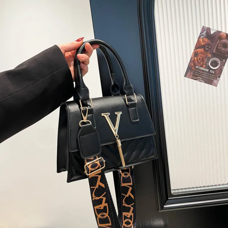 

2025 New Chic Small Square Bag for Women, Versatile Shoulder and Crossbody Purse, Mini Top Handle Bag for Daily Use Hand Bags