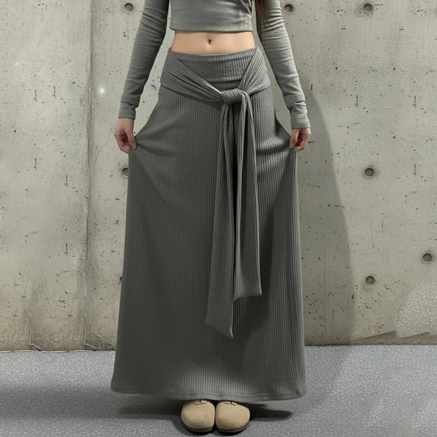 خريف جديد حزام الخصر تصميم رمادي محبوك تنورة التوابل فتاة ضئيلة منخفضة الخصر الورك تنورة طويلة