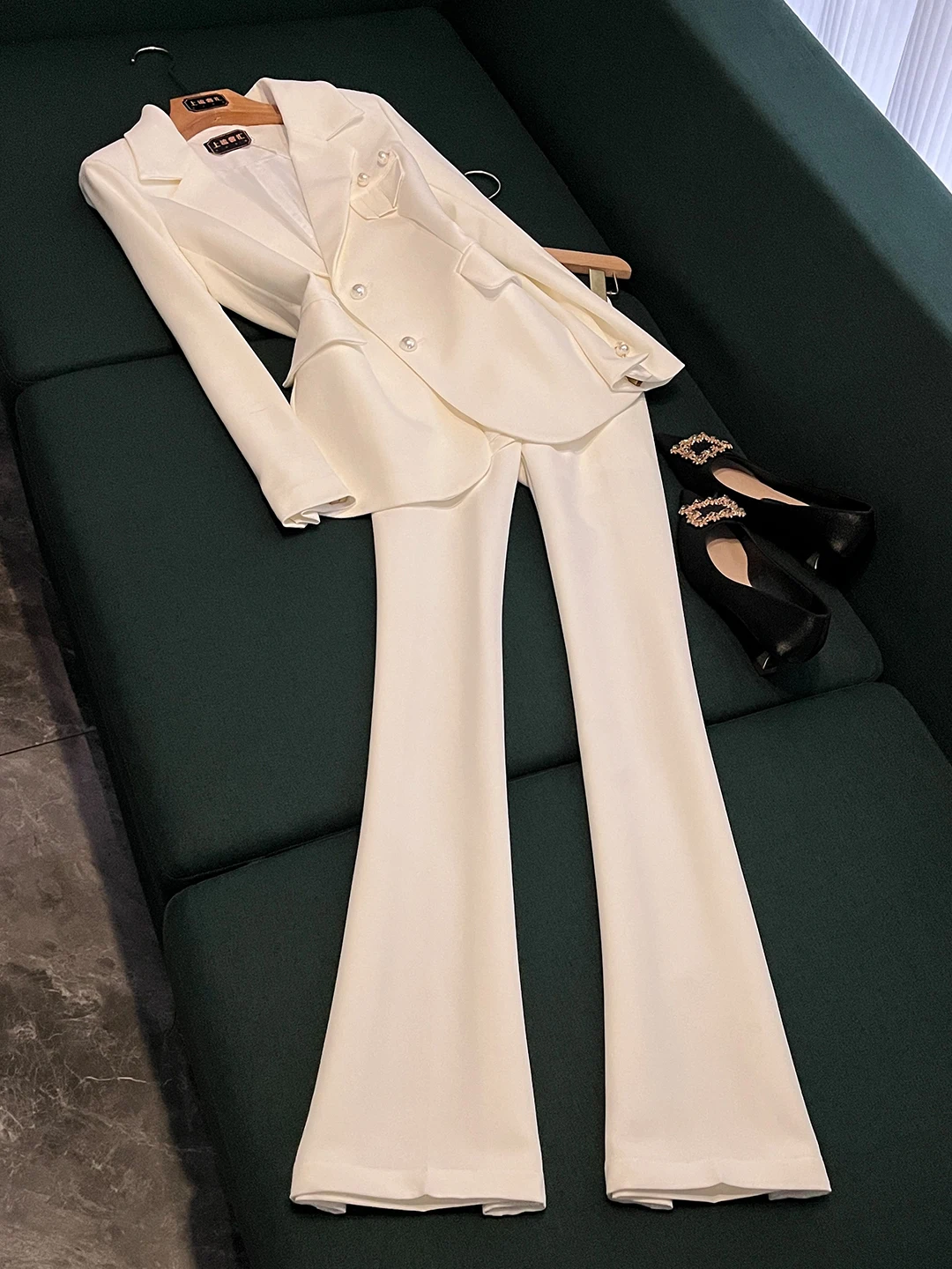 

Pearl Button Uniform Set Women's Style Decorative Two-Piece Suit White Pearl Decoration C05557 Spring 2026 Fashion Ladies Ens...