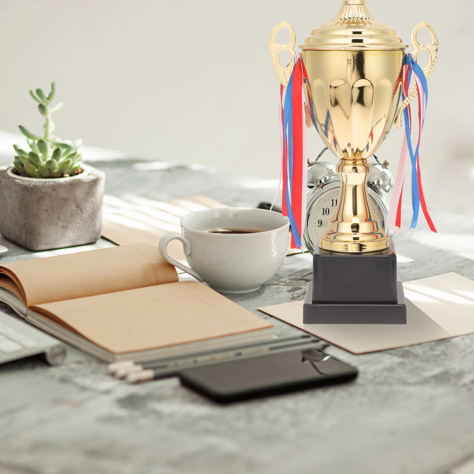 

Golden Metal Meeting Award Game Prizes Bright Realistic Design Competition Reward Decorative Trophies