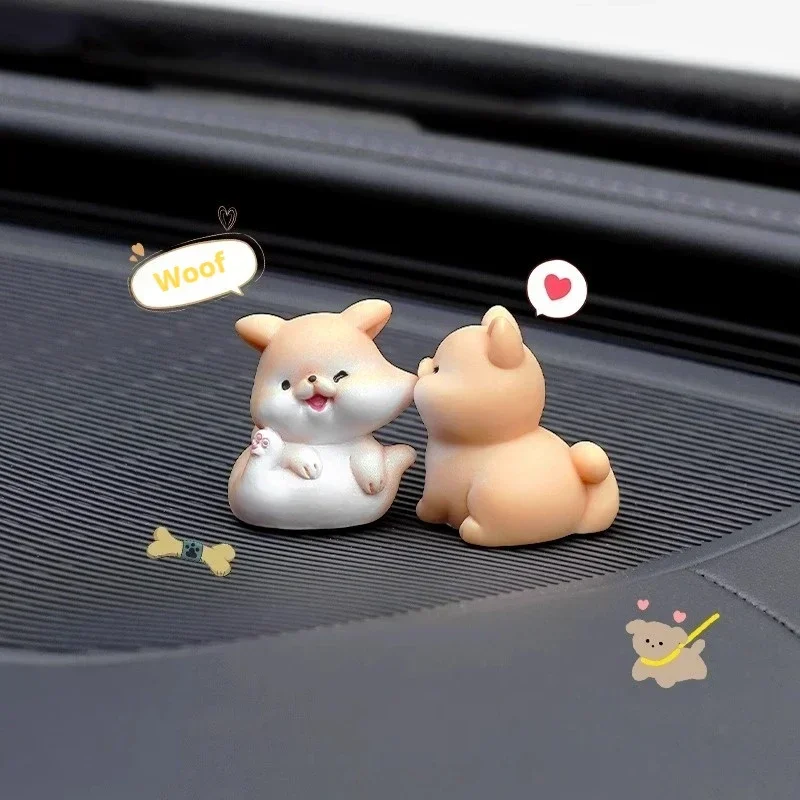 

2 шт. милых мультяшных украшений для автомобиля: креативные фигурки кошки, кролика, лягушки, целующихся друг о друга, для центральной консоли, декоративные аксессуары, автомобильные украшения для распаковки