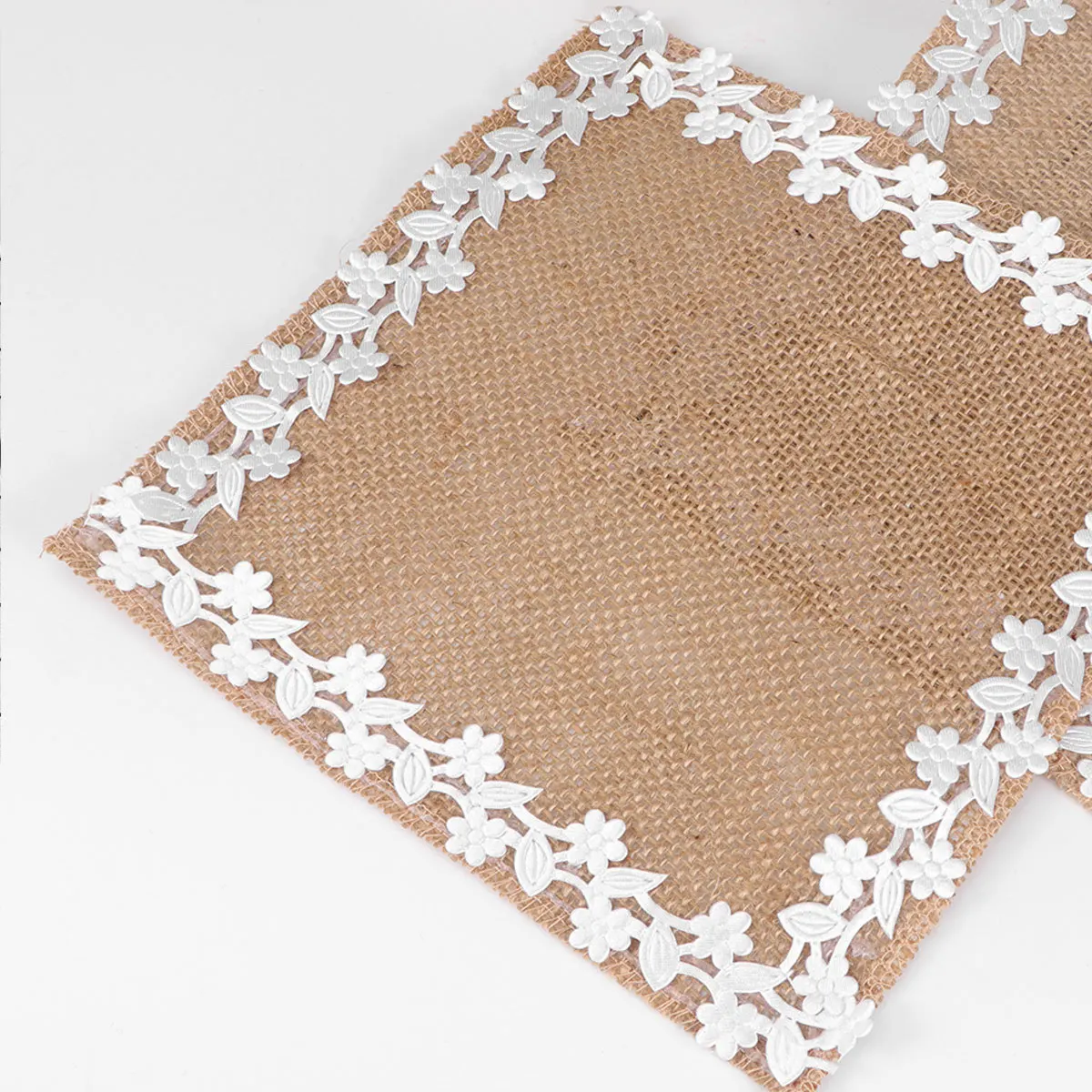 

2Pcs Lace-Edge Placemat American-Style Cuisine Mat Premium Eco-Friendly Material Classic Butterfly Flower Pattern Restaurant