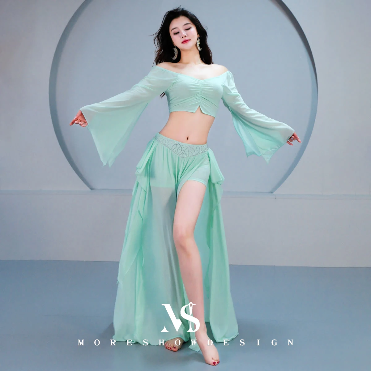 

Belly Dance Costume Set Top + Skirt Long Sleeves for Women Oriental Dance Costumes Stage Performance Practice Clothes Outfit