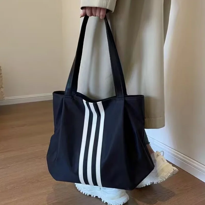 

Luxury Women Fashionable Classic Leather Shoulder Bag Elegant Tote Handbag Trendy Crossbody High End Daily Carry Design