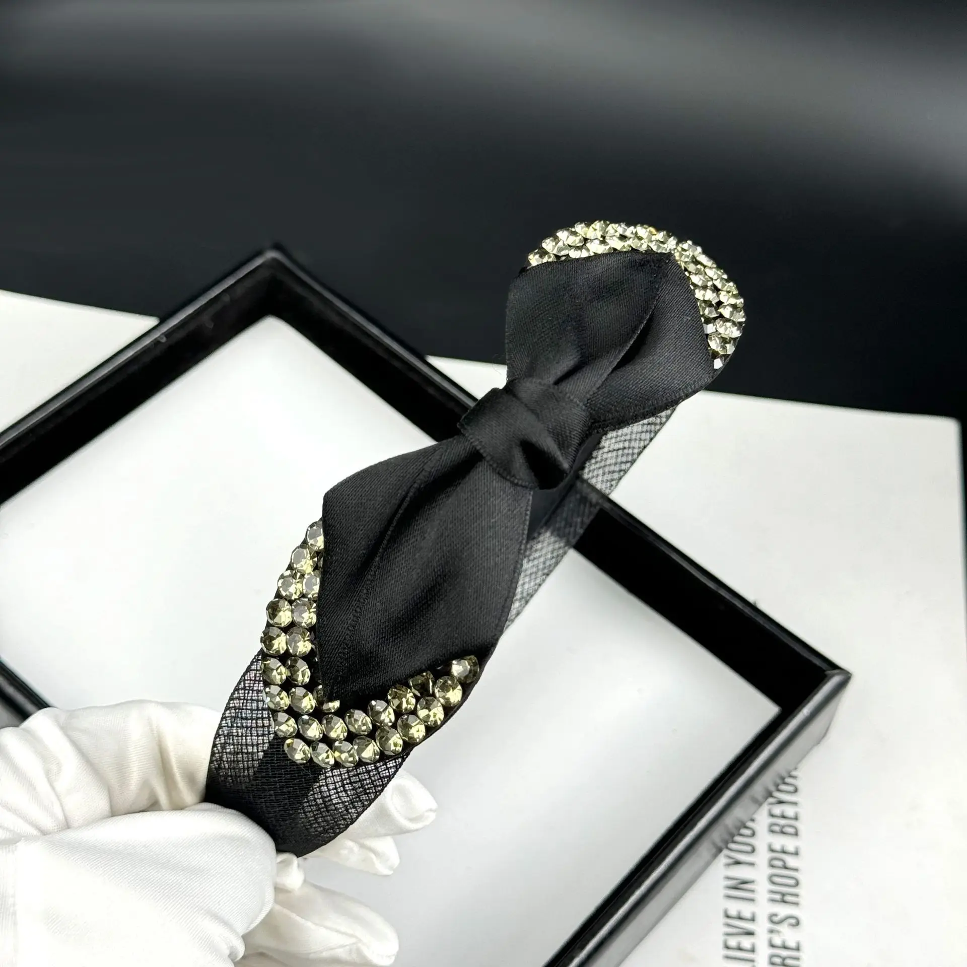 2026 Fashion New Hairpin Headband Women's Side Bow Diamond Headgear Pressure Hair Wash Face Headband 2