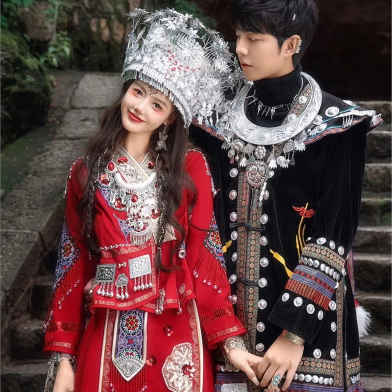 ชุดประจําชาติผู้หญิงปักหมวกกันน็อกคอปกสไตล์งานแต่งงาน