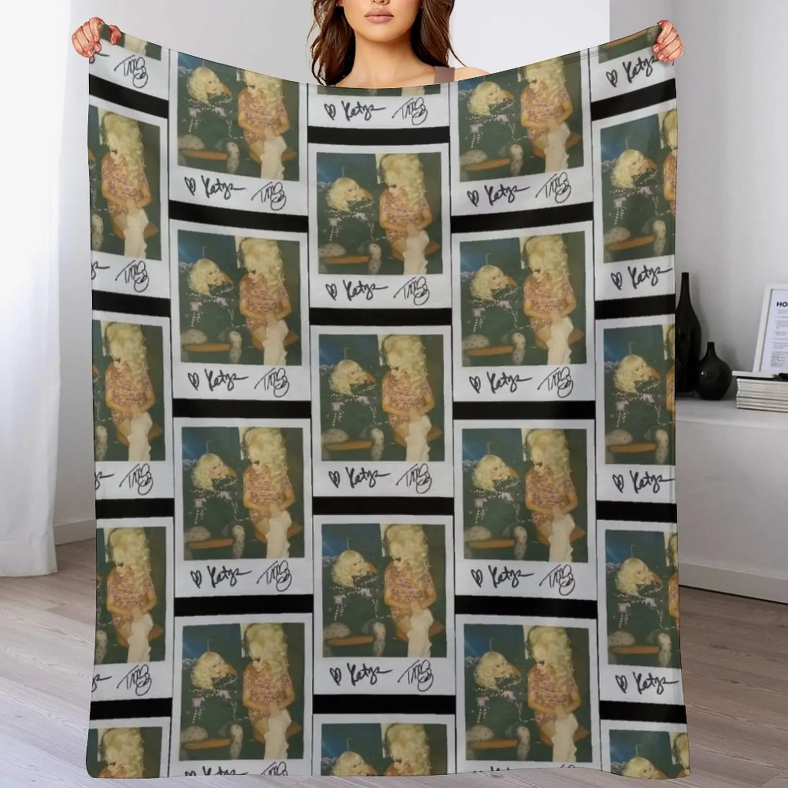 TRIXIE AND KATYA PUSSY WATCH Throw Blanket Year Round Soft Comfortable Blanket for Home